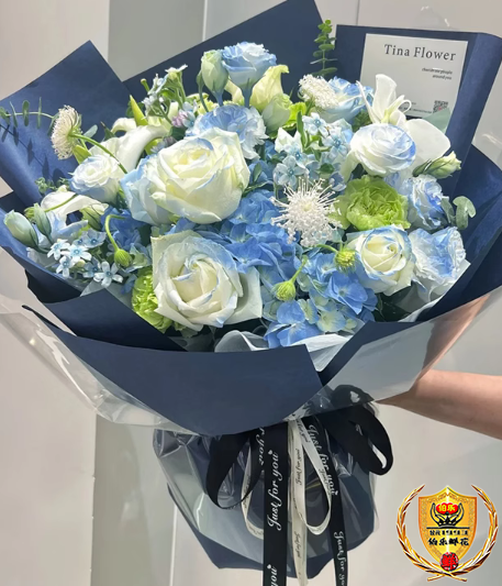 【蓝色骑士】1朵蓝色绣球搭配5朵碎冰蓝玫瑰花混搭鲜花纪念退伍开学送家人送爸爸送老公鲜花店配送