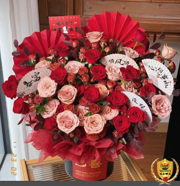 【搬进新家】33朵红玫瑰与卡布奇诺玫瑰混搭鲜花抱抱桶乔迁鲜花送闺蜜送朋友送客户花店配送