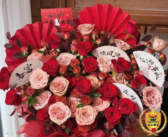 【搬进新家】33朵红玫瑰与卡布奇诺玫瑰混搭鲜花抱抱桶乔迁鲜花送闺蜜送朋友送客户花店配送