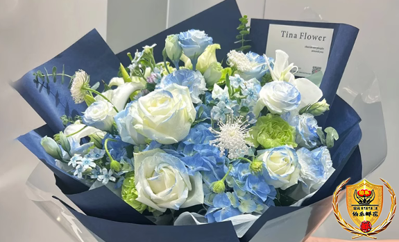 【蓝色骑士】1朵蓝色绣球搭配5朵碎冰蓝玫瑰花混搭鲜花纪念退伍开学送家人送爸爸送老公鲜花店配送