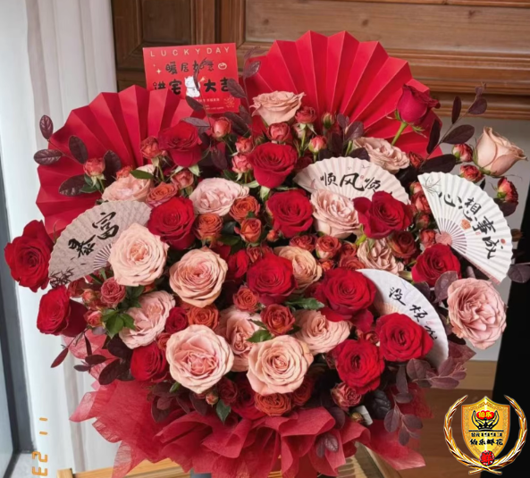 【搬进新家】33朵红玫瑰与卡布奇诺玫瑰混搭鲜花抱抱桶乔迁鲜花送闺蜜送朋友送客户花店配送