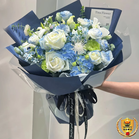 【蓝色骑士】1朵蓝色绣球搭配5朵碎冰蓝玫瑰花混搭鲜花纪念退伍开学送家人送爸爸送老公鲜花店配送